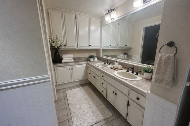 Building Photo - Large 1 Bedroom 1 Bath for rent at Villa Europa in UTC area