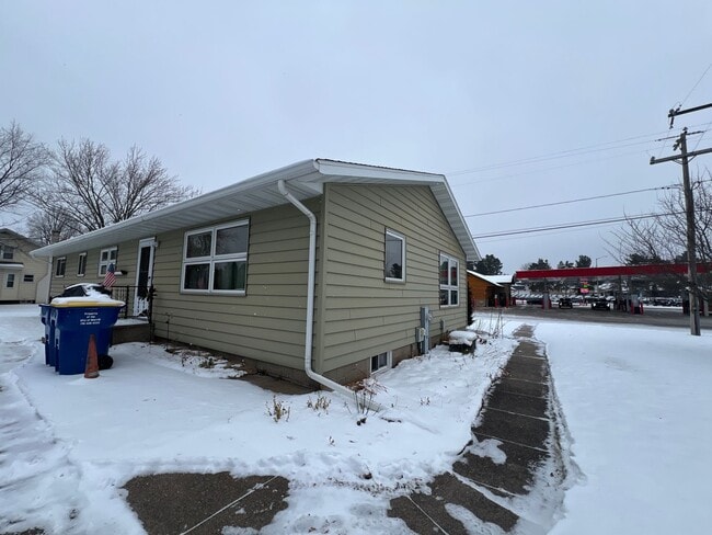 Foto del edificio - Click the “Apply Now” button or email wapmrentals@gmail.com for a prompt response.