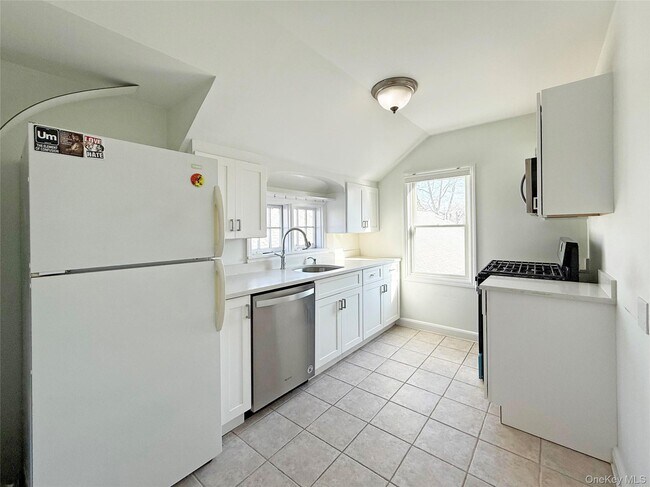 Foto del edificio - 495 Montauk Hwy