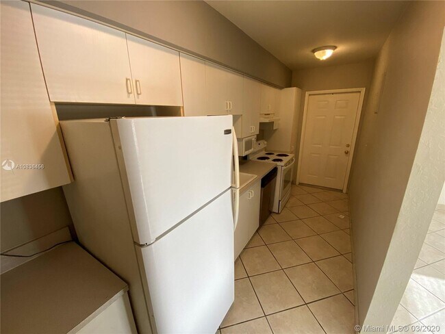 Building Photo - 15 Isle of Venice Dr