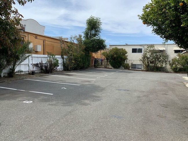 Building Photo - 1 Bedroom Apartment For Rent in Lomita