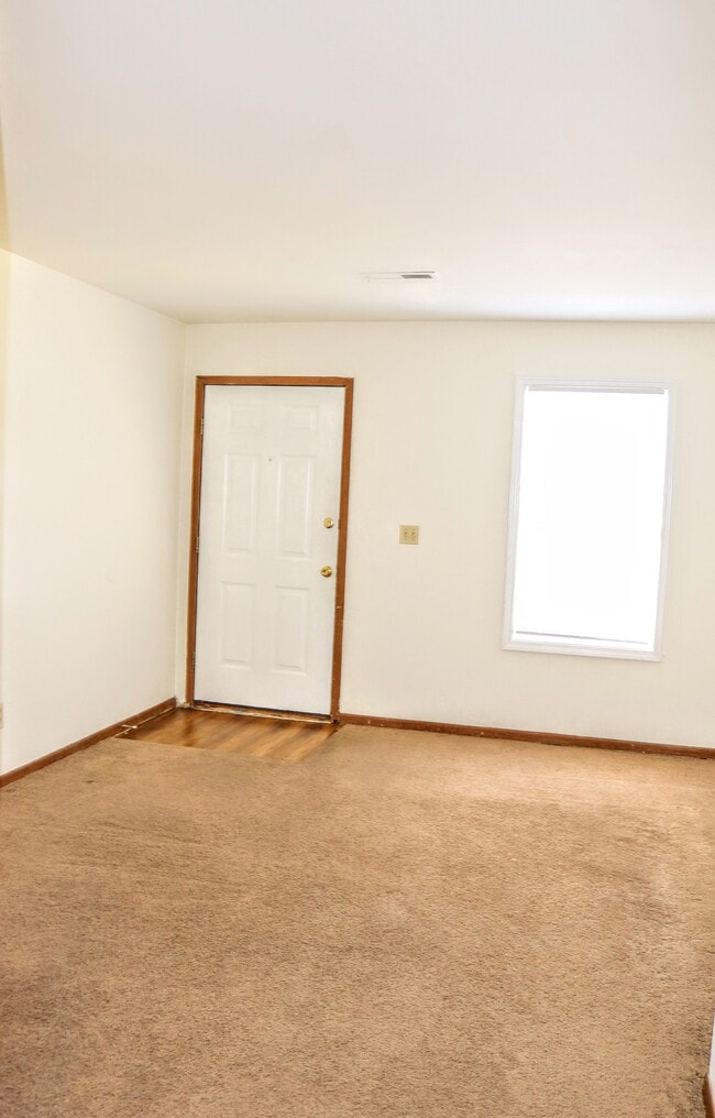 Building Photo - Kettle River Town Homes