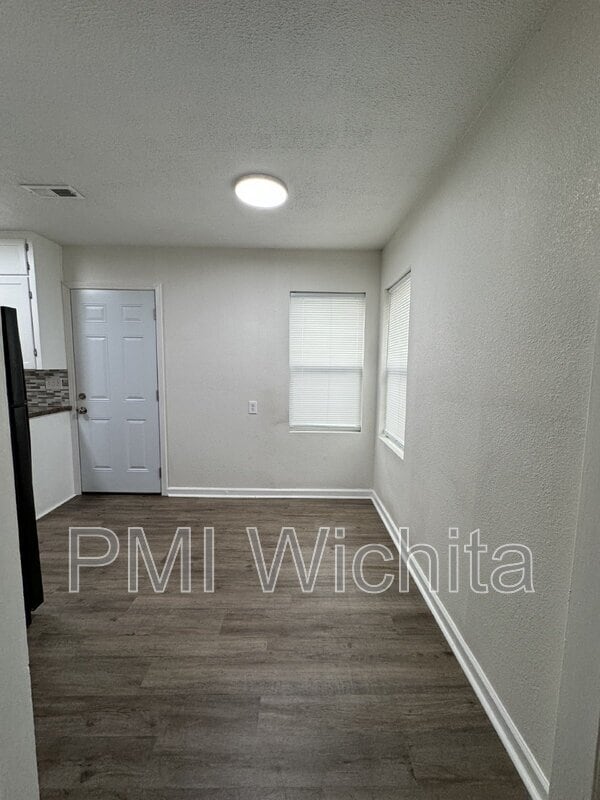 Building Photo - 816 S Water St