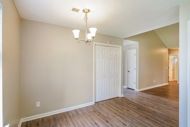 Building Photo - 722 Lou Gehrig Cir