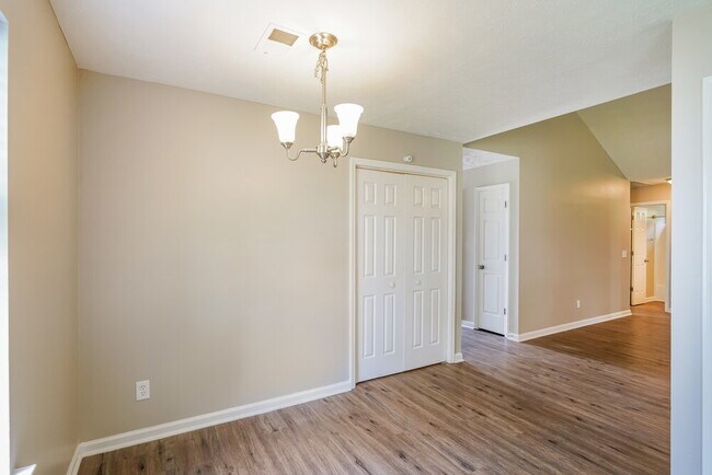 Foto del edificio - 722 Lou Gehrig Cir