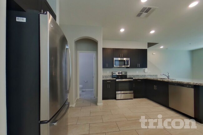 Foto del edificio - 12565 W Lindbergh Dr