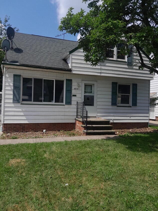 4754 Bartlam Ave, Garfield Heights, OH 44125 House Rental in Garfield Heights, OH