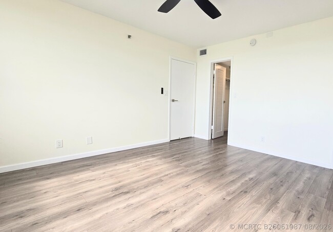 Building Photo - 3100 W Rolling Hills Cir