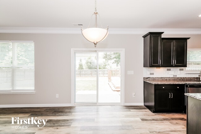 Building Photo - 5511 Fenway Dr