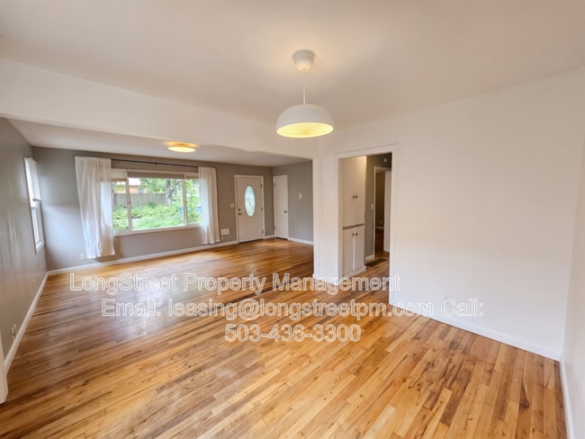 Building Photo - 2205 N Willamette Blvd
