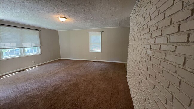 Building Photo - 1095 Foster Cir