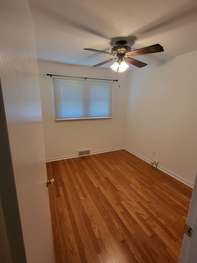 Foto del edificio - 1015 Lindsay Ln