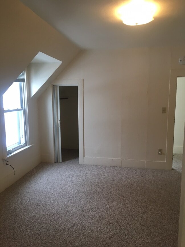 Building Photo - 1308 11th St E