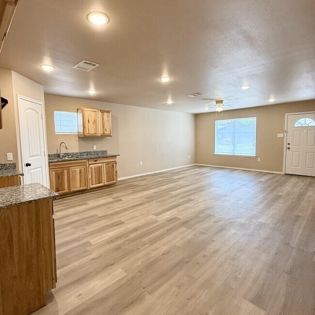 Building Photo - 2917 E Cornell St