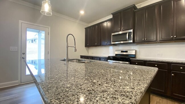 Foto del edificio - 4587 Silver Oak Dr