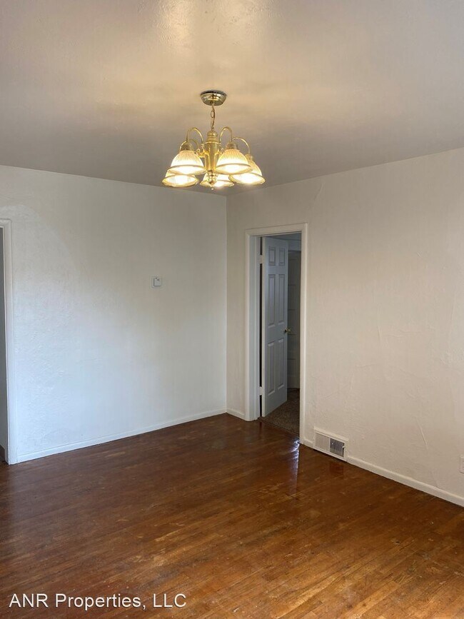 Building Photo - 3 br, 2 bath Apartment - 1042 E Fremont