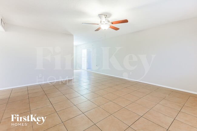 Foto del edificio - 4649 E Bowker St