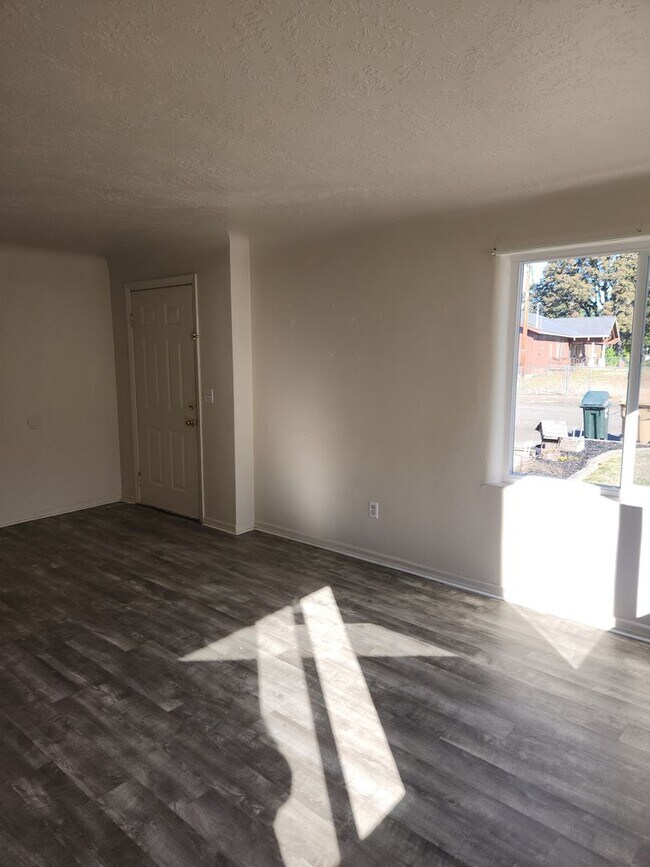 Building Photo - 2-bedroom 1 bath House