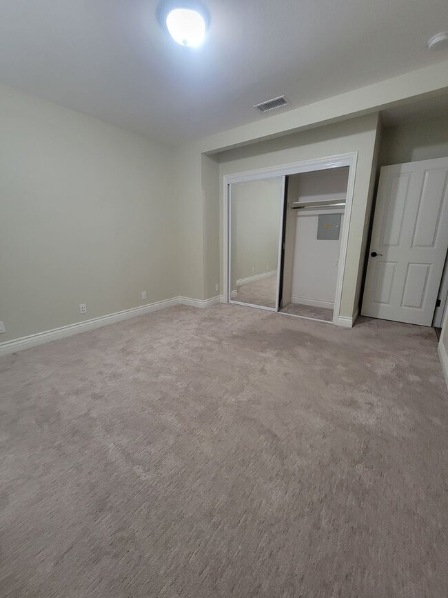 Foto del edificio - 3240-3242 Cerritos Ave