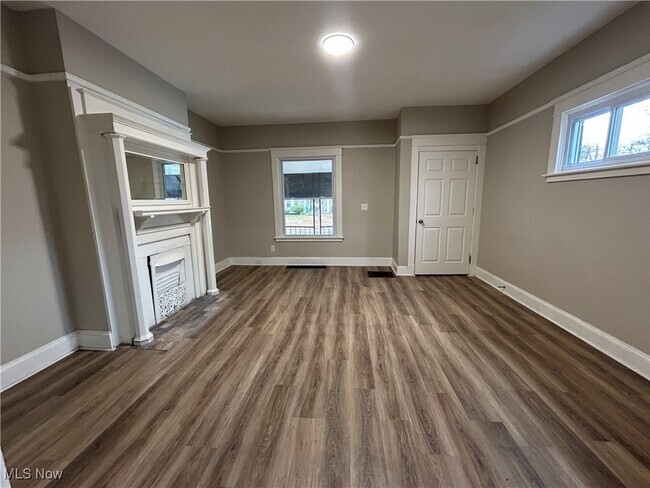 Foto del edificio - 7417 Linwood Ave