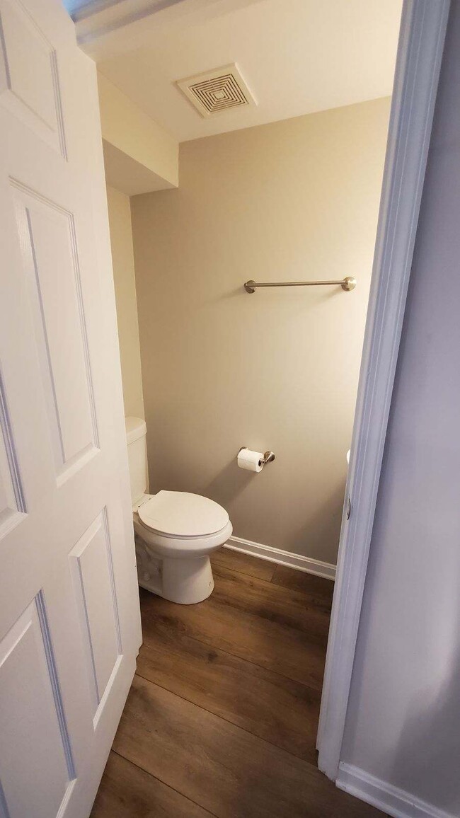 Building Photo - 5803 Drawbridge Ct