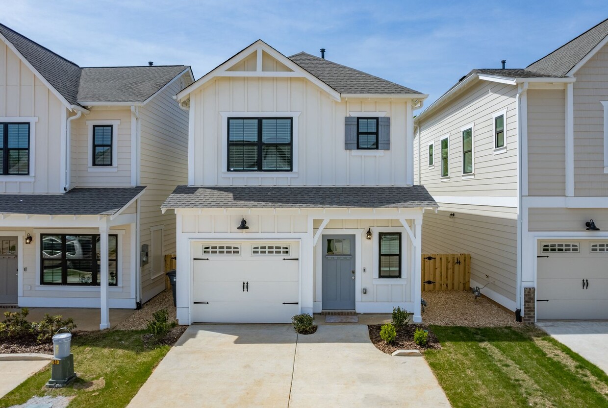 Primary Photo - Spacious 2-Bedroom Home with Garage