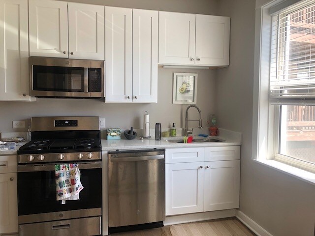 Foto principal - 2840 N Albany Ave