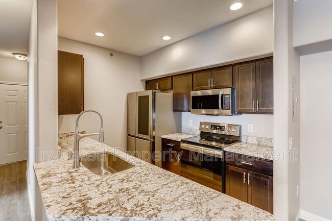 Building Photo - 6009 Castlegate Dr W