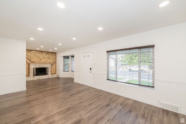 Foto del edificio - 561 N Beverly Ave