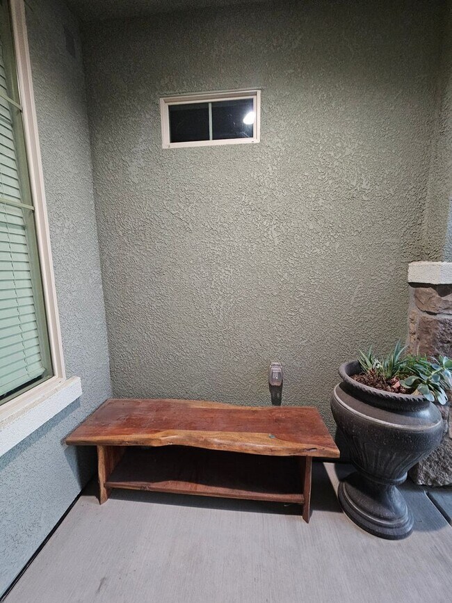 Building Photo - Beautiful Home in Gated Community