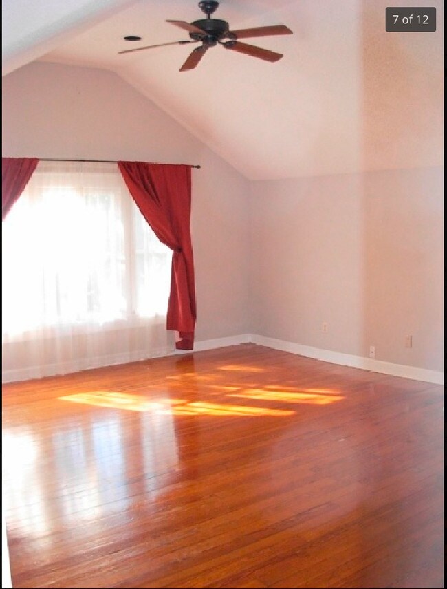 Living - 421 E Amelia St