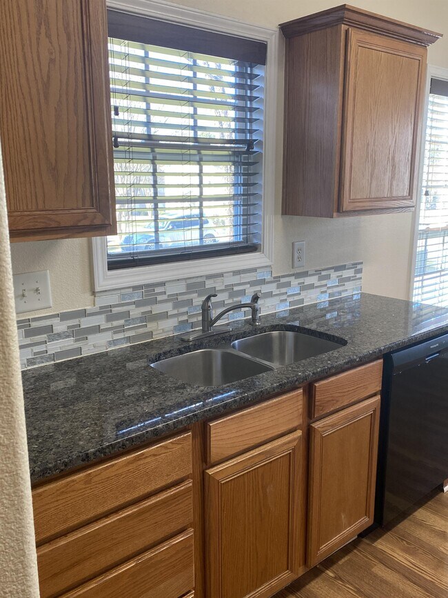 Foto del edificio - 5922 Fox Ridge Ln