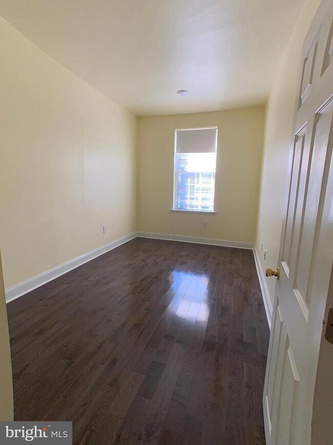 bedroom 2 - 1427 w girard ave
