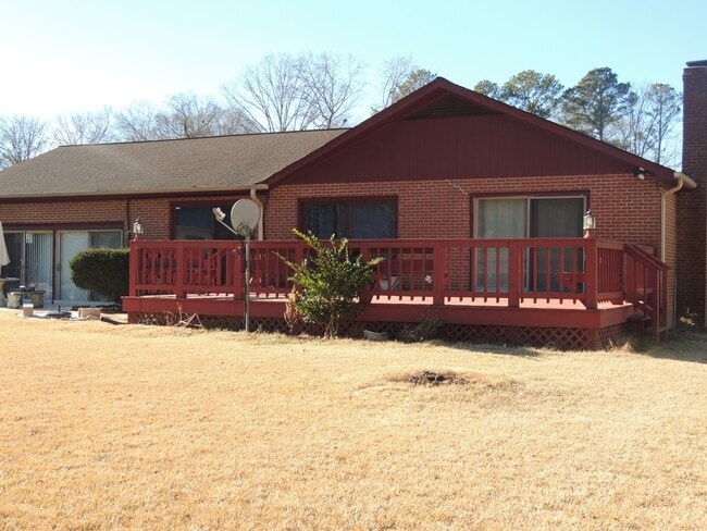 Building Photo - 2549 Bogese Dr