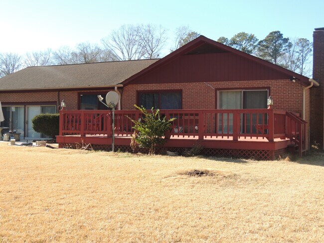 Foto del edificio - 2549 Bogese Dr