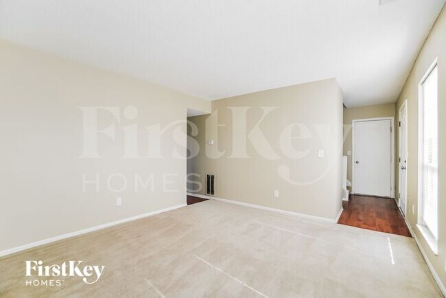 Foto del edificio - 6266 Glencairn Cir
