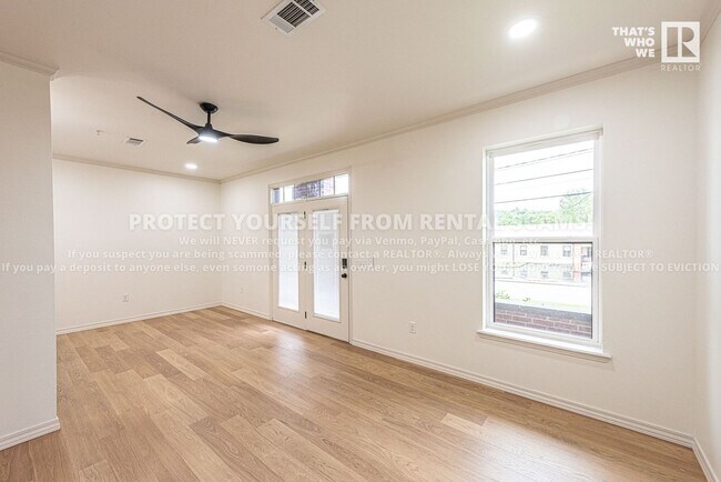 Building Photo - 1115 N Leverett Ave
