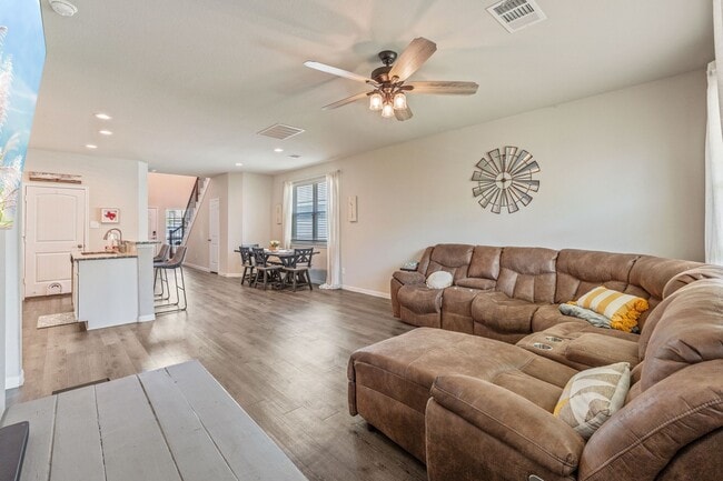 Building Photo - 2221 Raider Dr