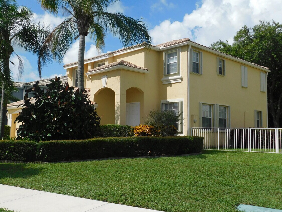 Primary Photo - 255 Saratoga Blvd E