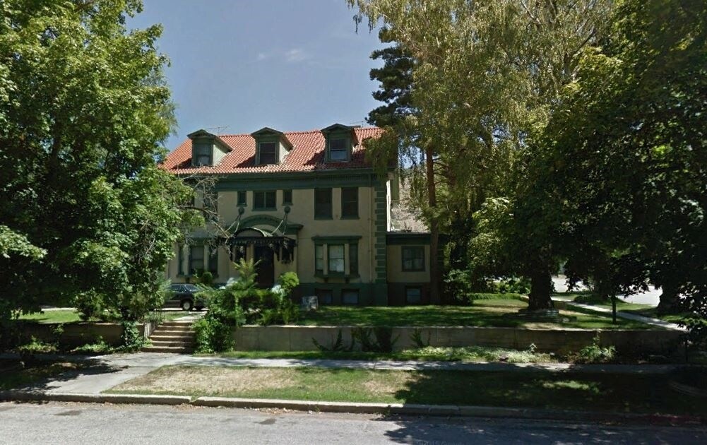 Primary Photo - 2480 Van Buren Ave