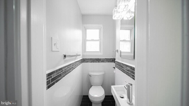Foto del edificio - 604 Nicholson St NE