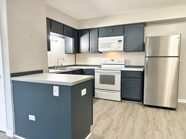 Building Photo - 9709 W Lorraine Dr