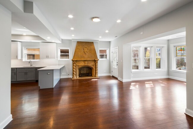 Building Photo - 4637 N Dover St