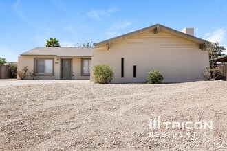 Building Photo - 3827 W Gelding Dr