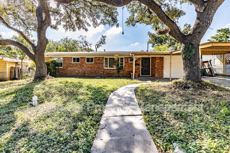 Foto principal - 206 Williamsburg Pl