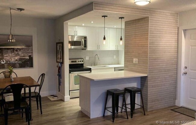 Building Photo - 8950 SW 69th Ct