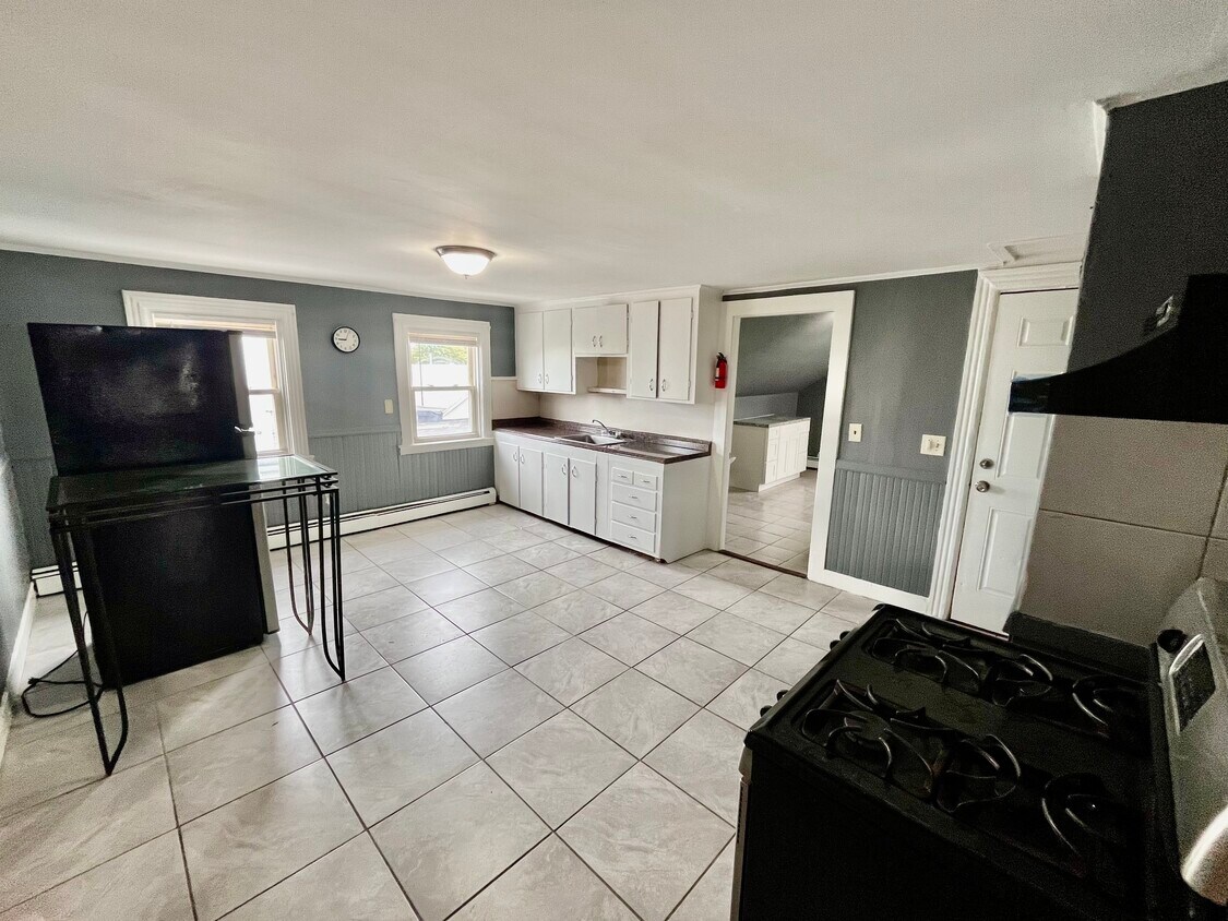 Foto principal - 163 Cottage St