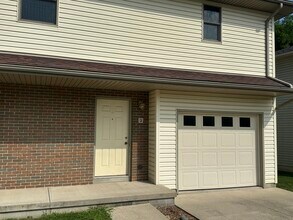 Building Photo - 13 Knobby Dr