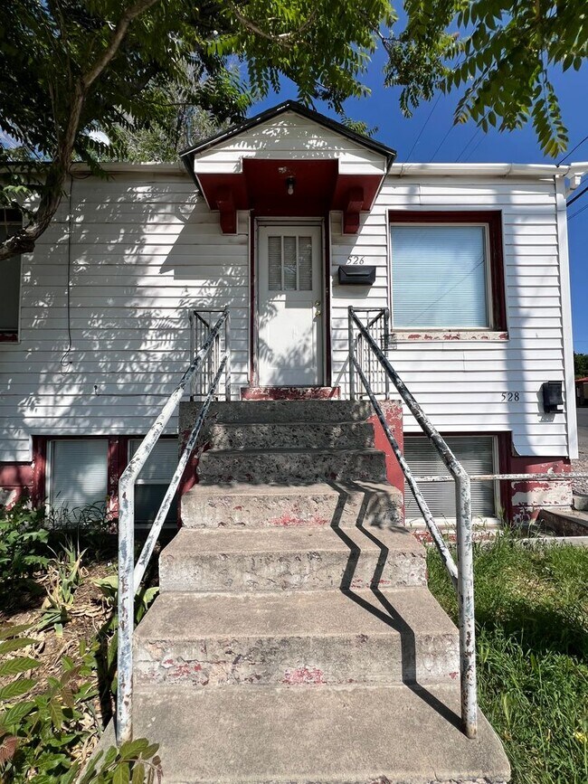 Building Photo - 528-528 E Putnam St