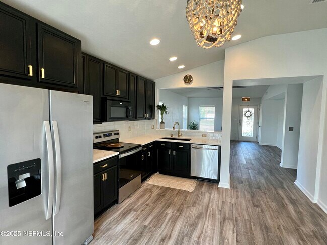 Building Photo - 469 Monet Ave